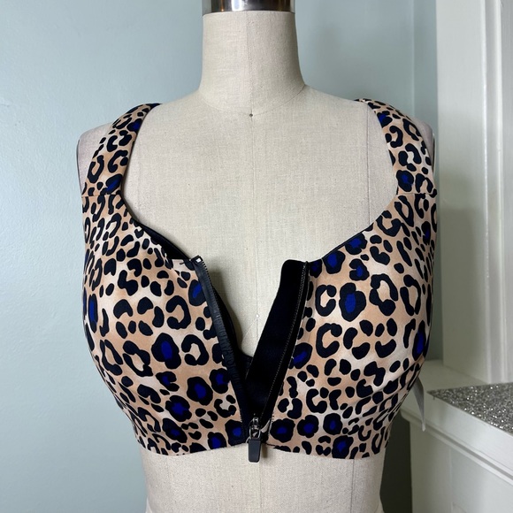 Victoria's Secret Incredible Knockout Ultra Max Front-Close Lightly Padded Bra - Picture 8 of 11